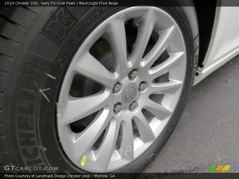 Ivory Tri-Coat Pearl / Black/Light Frost Beige 2014 Chrysler 300