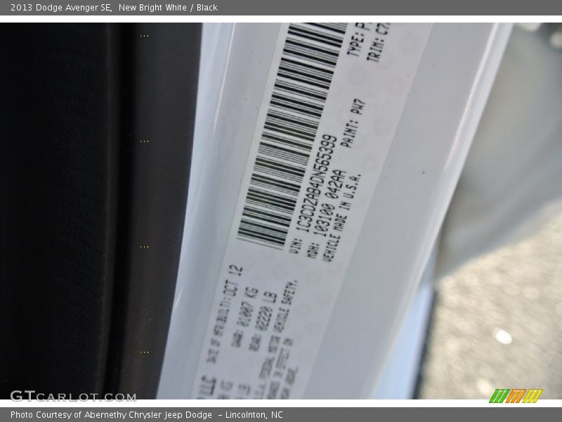 New Bright White / Black 2013 Dodge Avenger SE