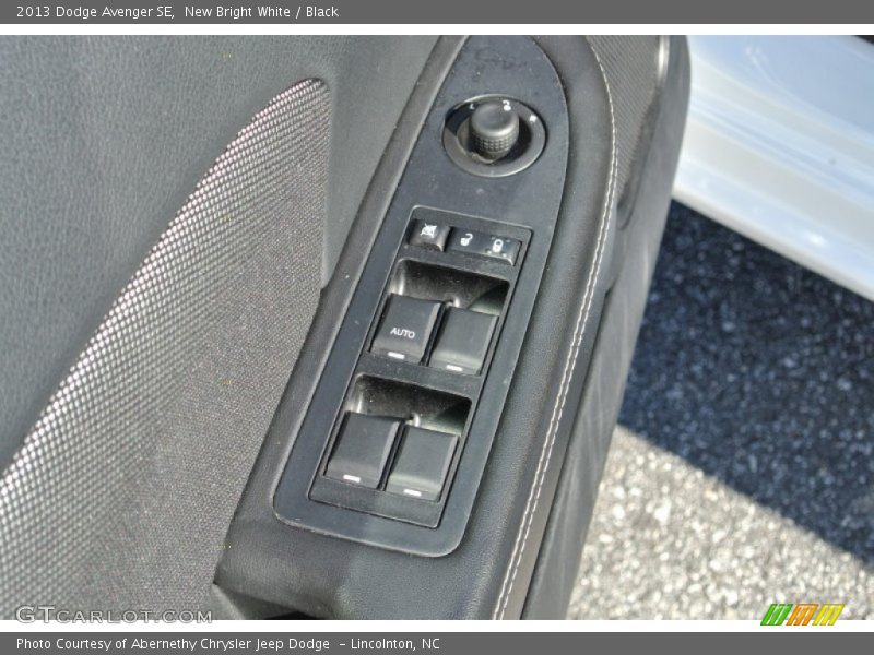 New Bright White / Black 2013 Dodge Avenger SE