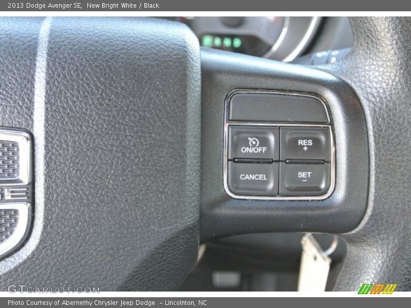 New Bright White / Black 2013 Dodge Avenger SE