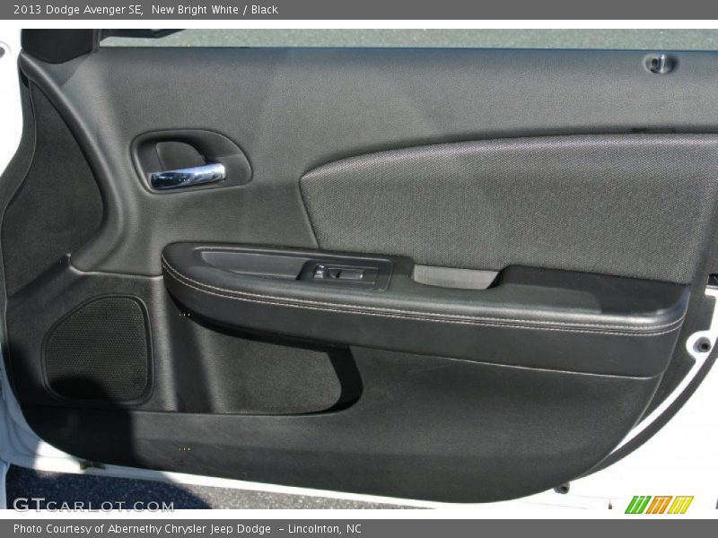 New Bright White / Black 2013 Dodge Avenger SE