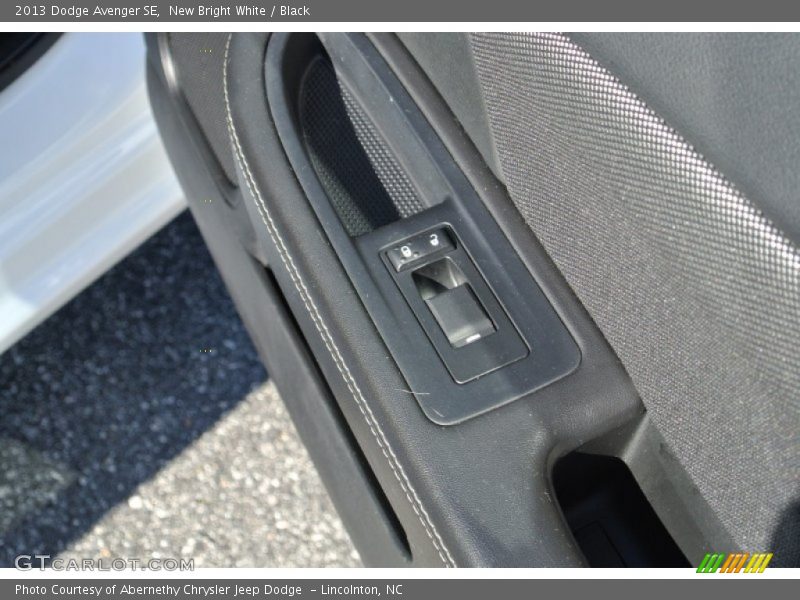 New Bright White / Black 2013 Dodge Avenger SE
