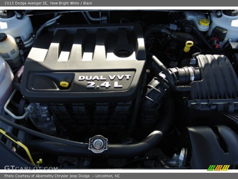 New Bright White / Black 2013 Dodge Avenger SE