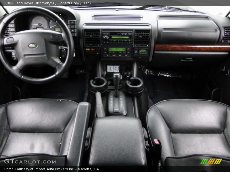Dashboard of 2004 Discovery SE