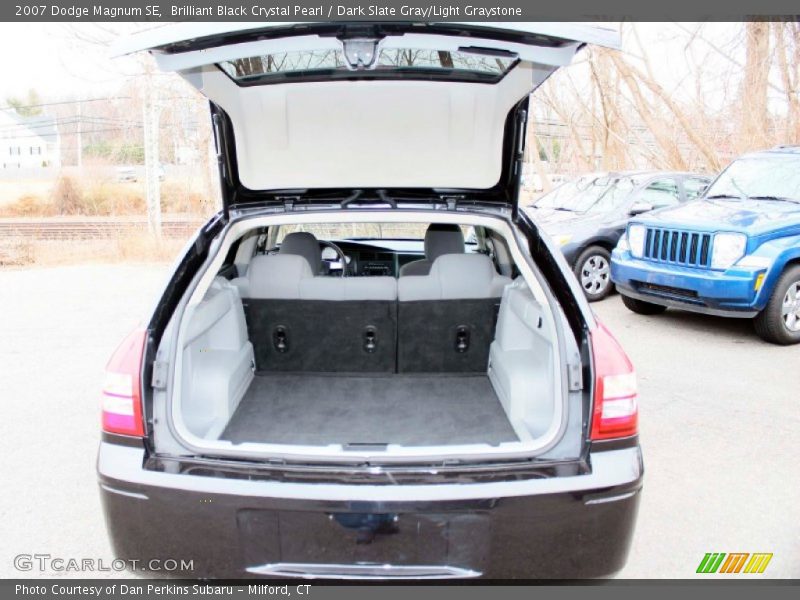 Brilliant Black Crystal Pearl / Dark Slate Gray/Light Graystone 2007 Dodge Magnum SE