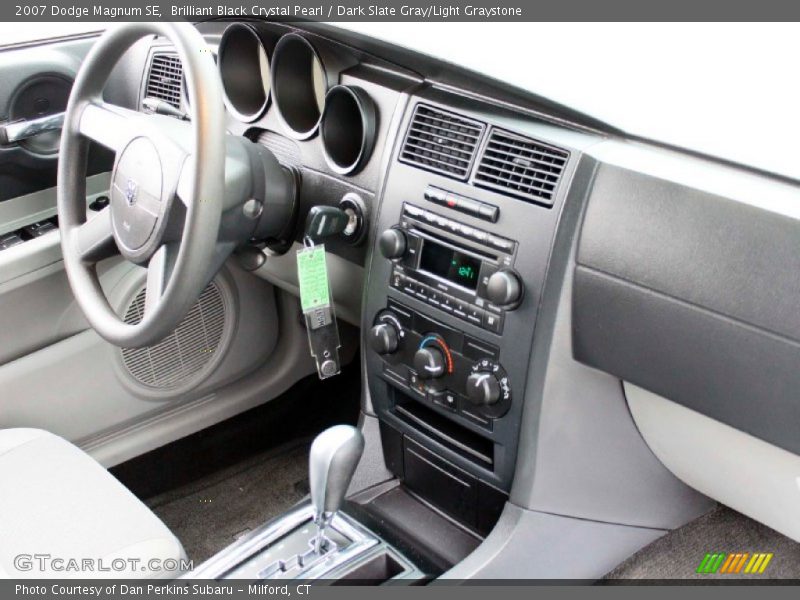 Brilliant Black Crystal Pearl / Dark Slate Gray/Light Graystone 2007 Dodge Magnum SE