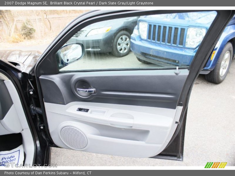 Brilliant Black Crystal Pearl / Dark Slate Gray/Light Graystone 2007 Dodge Magnum SE