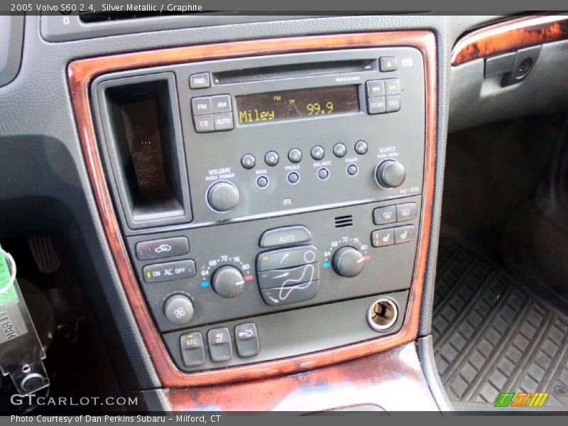 Silver Metallic / Graphite 2005 Volvo S60 2.4