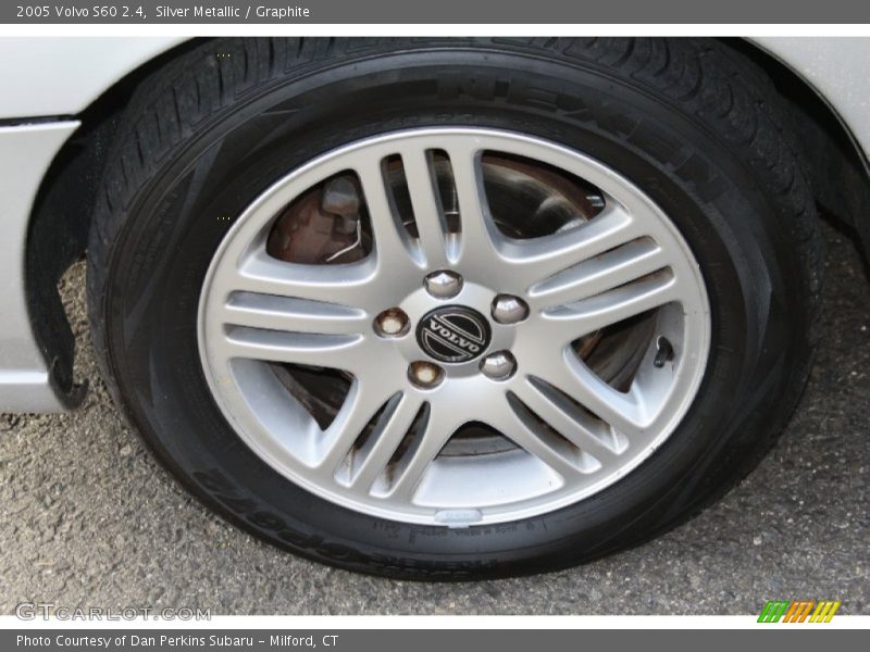 Silver Metallic / Graphite 2005 Volvo S60 2.4
