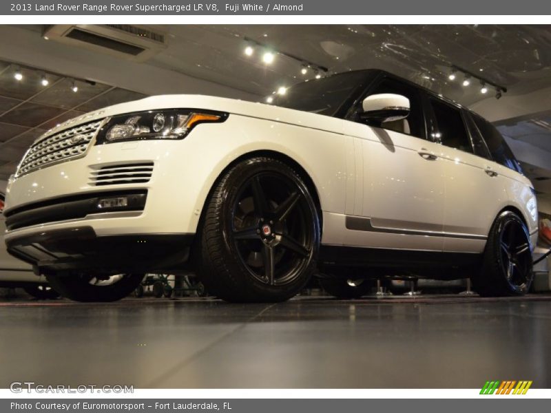 Fuji White / Almond 2013 Land Rover Range Rover Supercharged LR V8