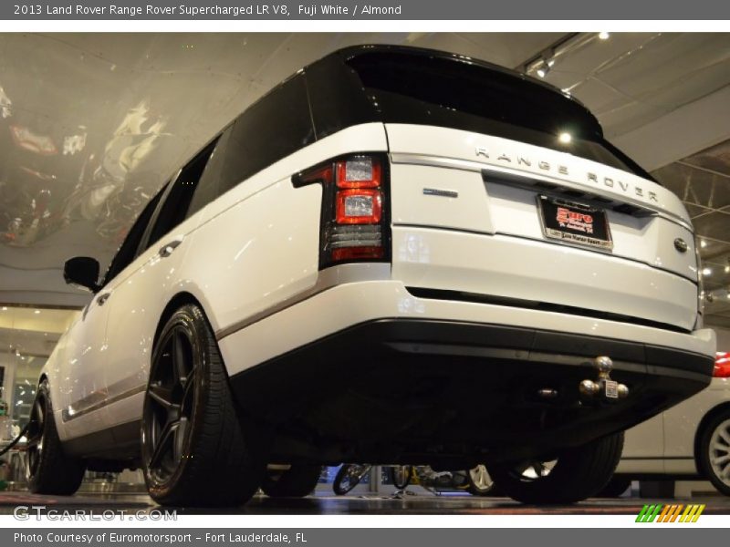 Fuji White / Almond 2013 Land Rover Range Rover Supercharged LR V8