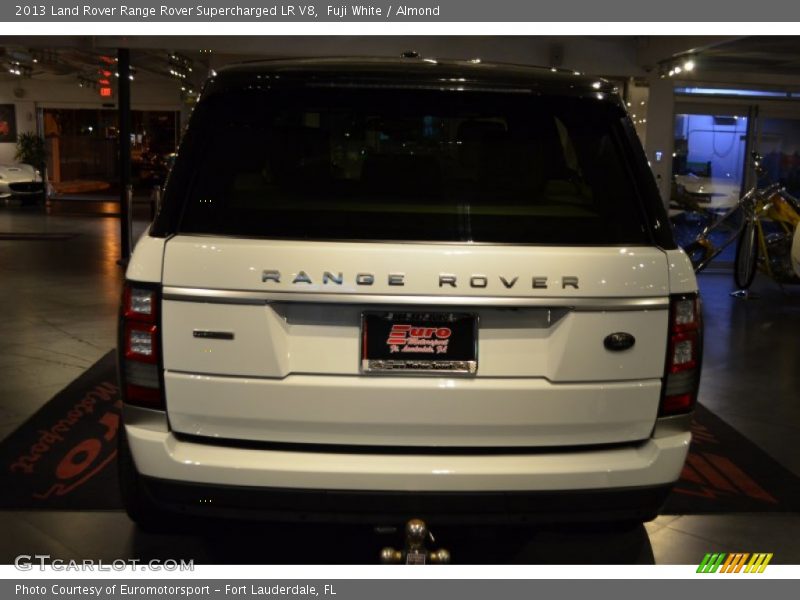 Fuji White / Almond 2013 Land Rover Range Rover Supercharged LR V8