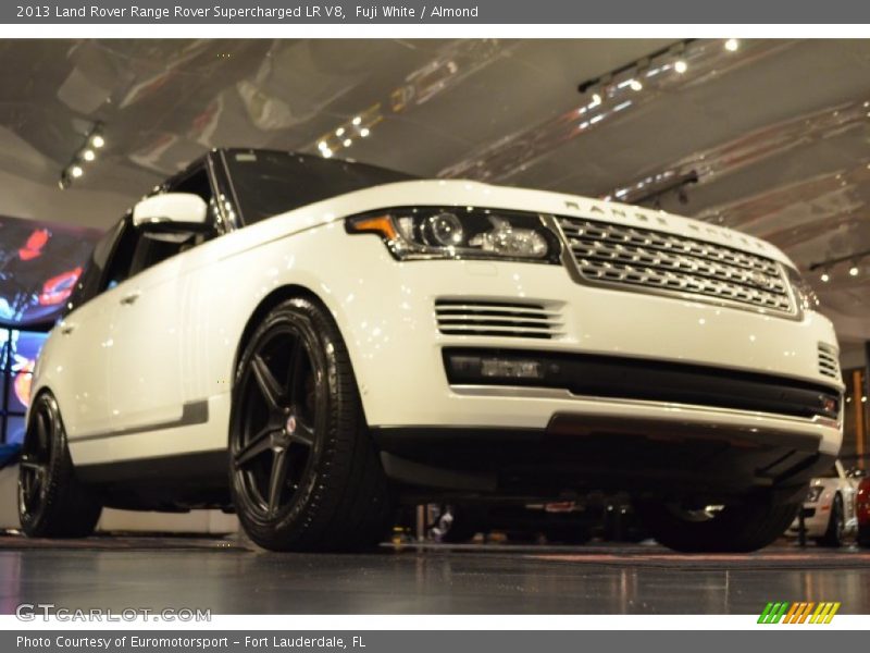 Fuji White / Almond 2013 Land Rover Range Rover Supercharged LR V8