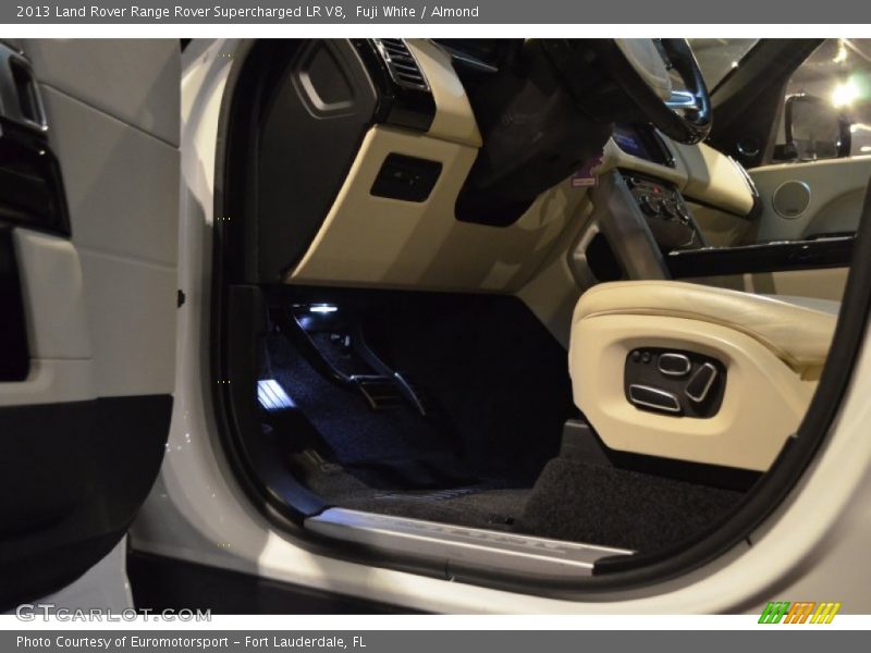Fuji White / Almond 2013 Land Rover Range Rover Supercharged LR V8