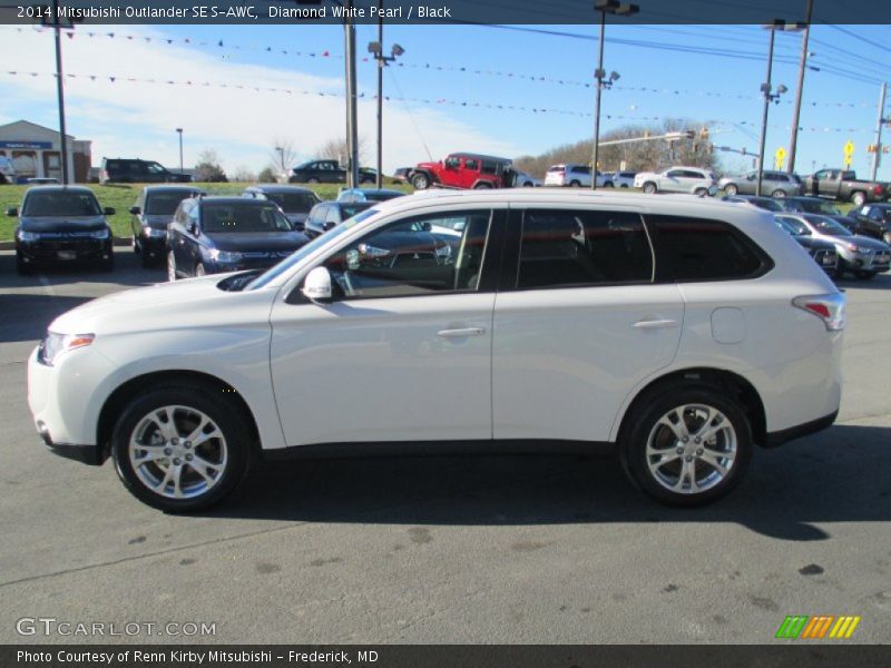 Diamond White Pearl / Black 2014 Mitsubishi Outlander SE S-AWC