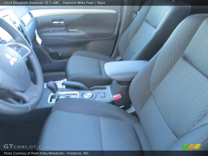 Diamond White Pearl / Black 2014 Mitsubishi Outlander SE S-AWC