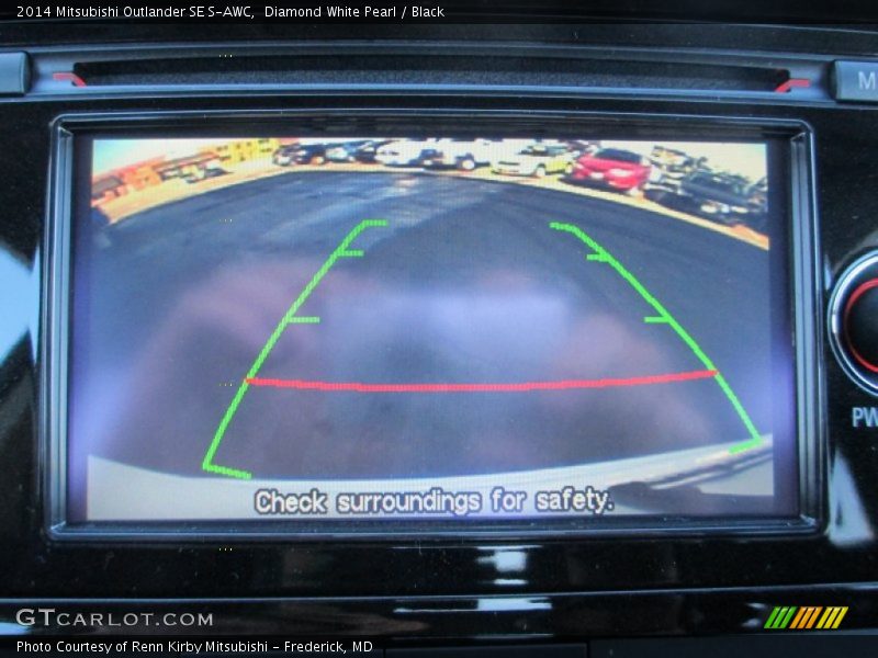 Diamond White Pearl / Black 2014 Mitsubishi Outlander SE S-AWC