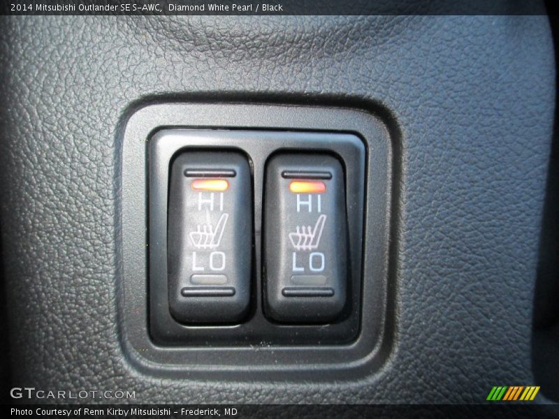 Diamond White Pearl / Black 2014 Mitsubishi Outlander SE S-AWC