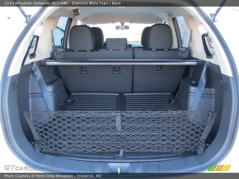Diamond White Pearl / Black 2014 Mitsubishi Outlander SE S-AWC