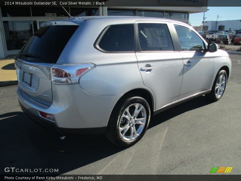 Cool Silver Metallic / Black 2014 Mitsubishi Outlander SE