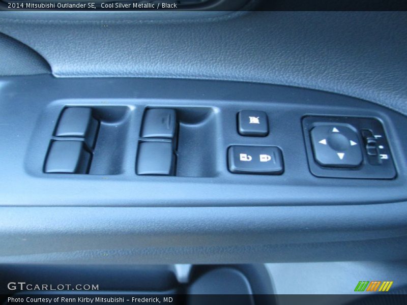 Cool Silver Metallic / Black 2014 Mitsubishi Outlander SE