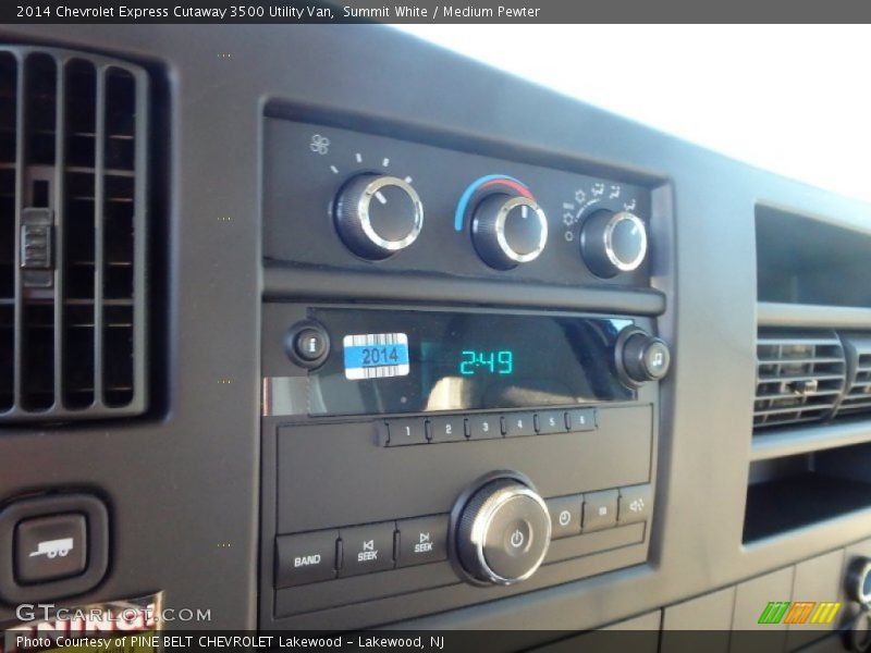 Summit White / Medium Pewter 2014 Chevrolet Express Cutaway 3500 Utility Van