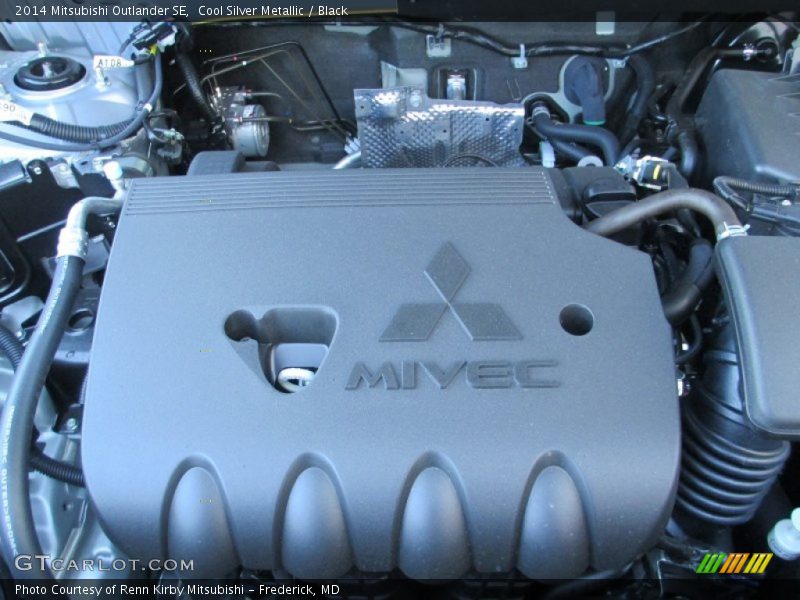 Cool Silver Metallic / Black 2014 Mitsubishi Outlander SE