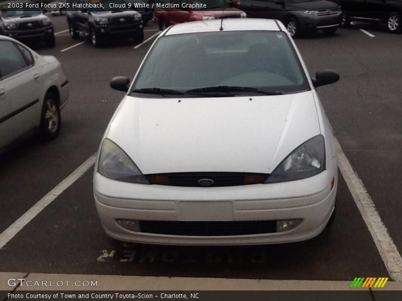 Cloud 9 White / Medium Graphite 2003 Ford Focus ZX5 Hatchback