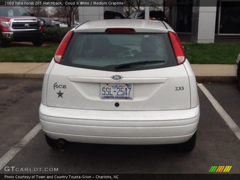 Cloud 9 White / Medium Graphite 2003 Ford Focus ZX5 Hatchback