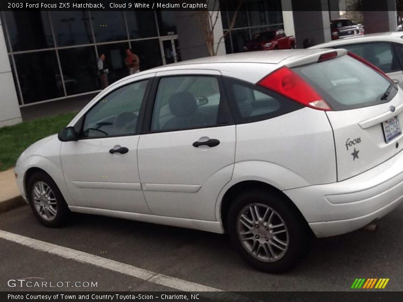 Cloud 9 White / Medium Graphite 2003 Ford Focus ZX5 Hatchback