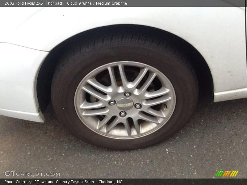 Cloud 9 White / Medium Graphite 2003 Ford Focus ZX5 Hatchback