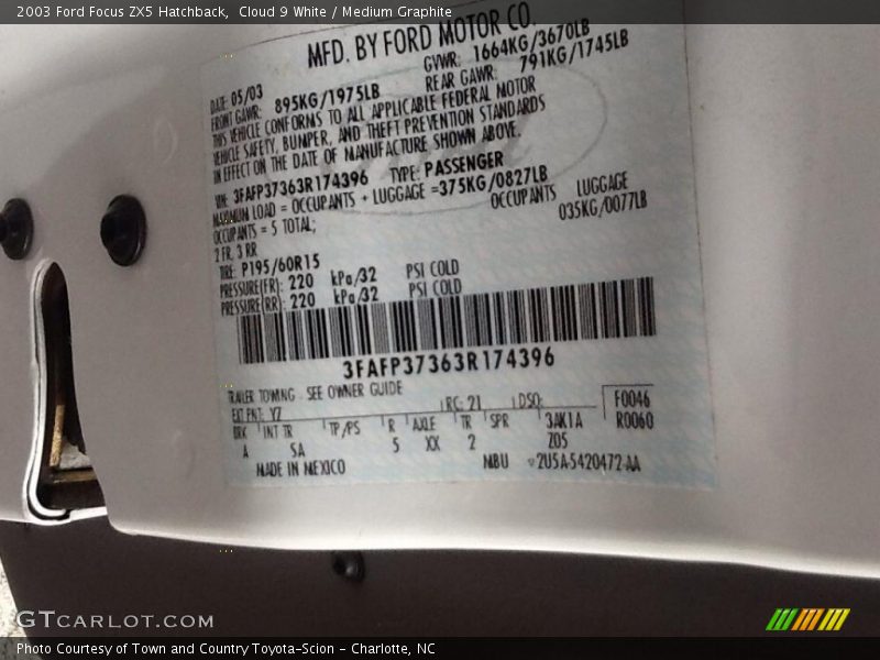 Cloud 9 White / Medium Graphite 2003 Ford Focus ZX5 Hatchback