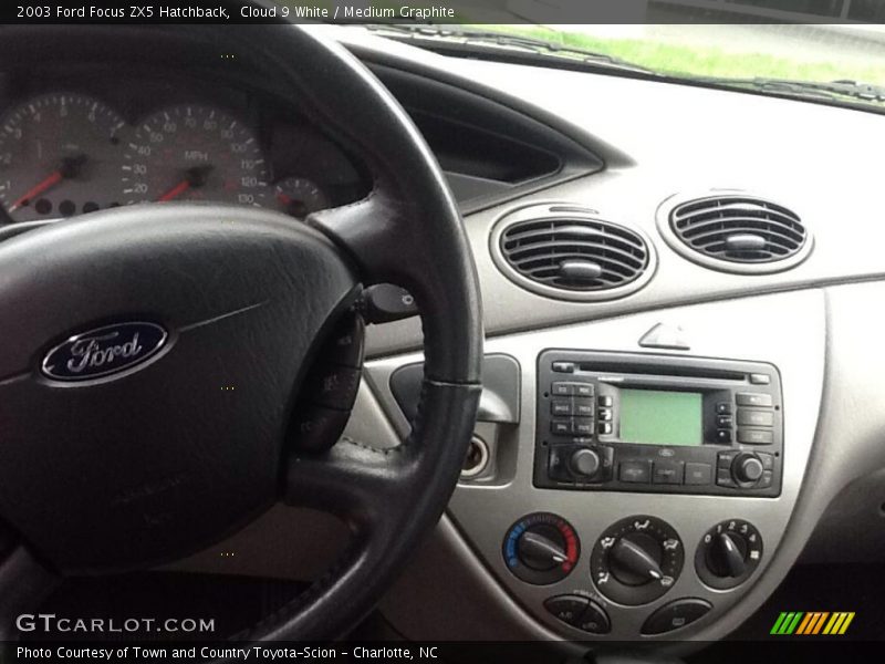 Cloud 9 White / Medium Graphite 2003 Ford Focus ZX5 Hatchback