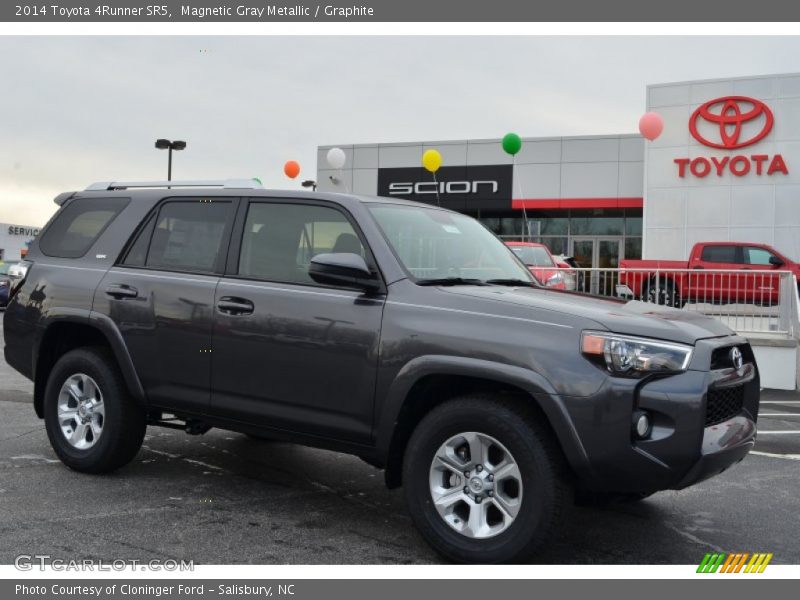 Magnetic Gray Metallic / Graphite 2014 Toyota 4Runner SR5