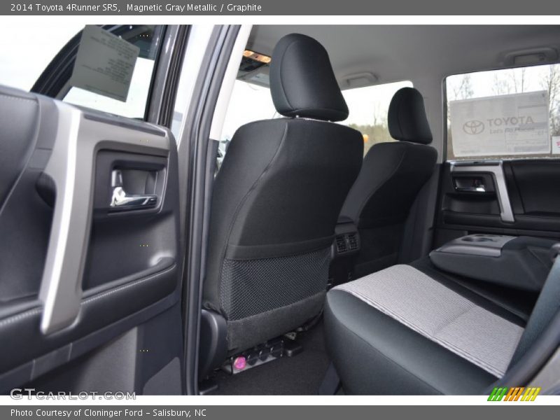 Magnetic Gray Metallic / Graphite 2014 Toyota 4Runner SR5