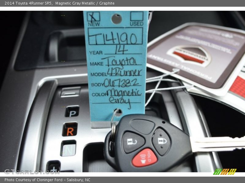 Magnetic Gray Metallic / Graphite 2014 Toyota 4Runner SR5