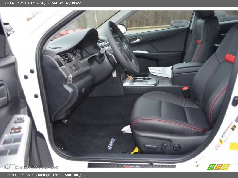 Super White / Black 2014 Toyota Camry SE