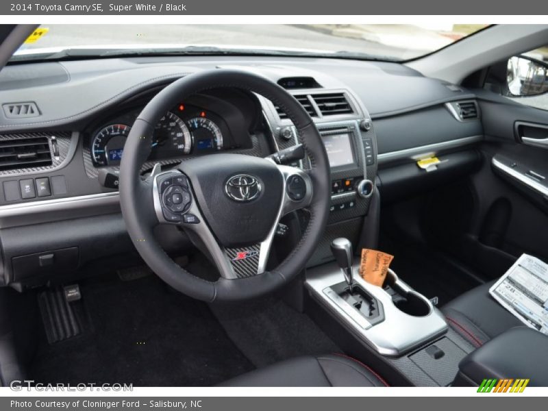 Super White / Black 2014 Toyota Camry SE