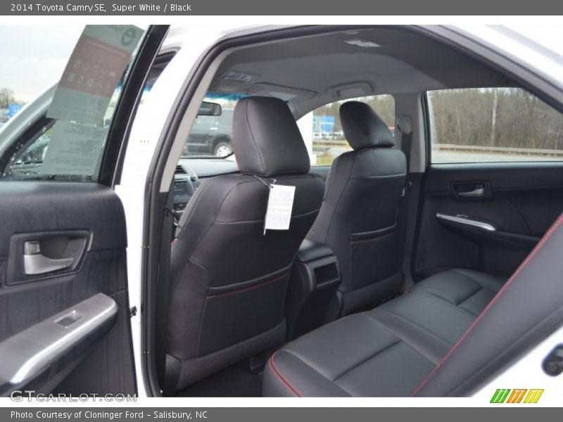 Super White / Black 2014 Toyota Camry SE