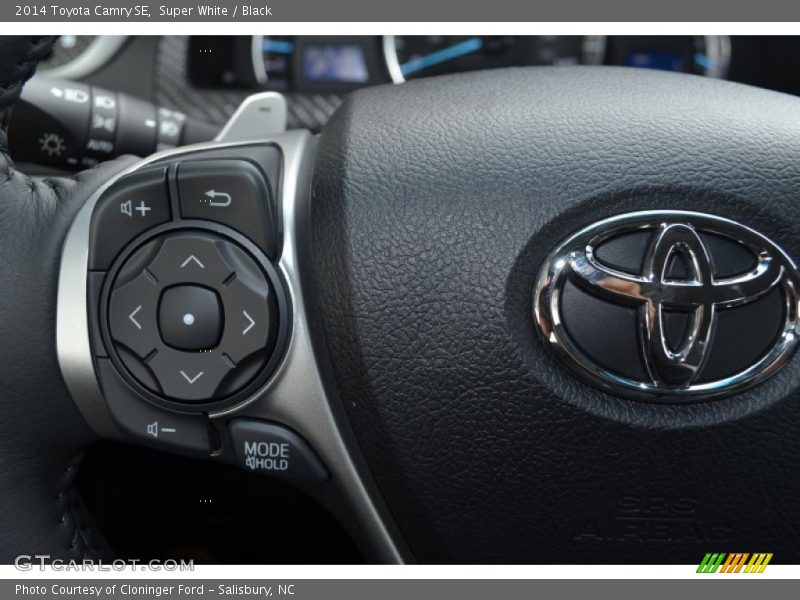 Super White / Black 2014 Toyota Camry SE