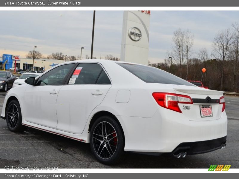 Super White / Black 2014 Toyota Camry SE