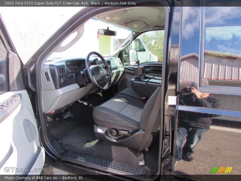 Black / Medium Flint Grey 2003 Ford F250 Super Duty XLT Crew Cab 4x4
