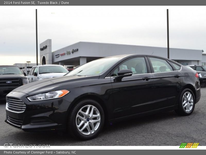 Tuxedo Black / Dune 2014 Ford Fusion SE