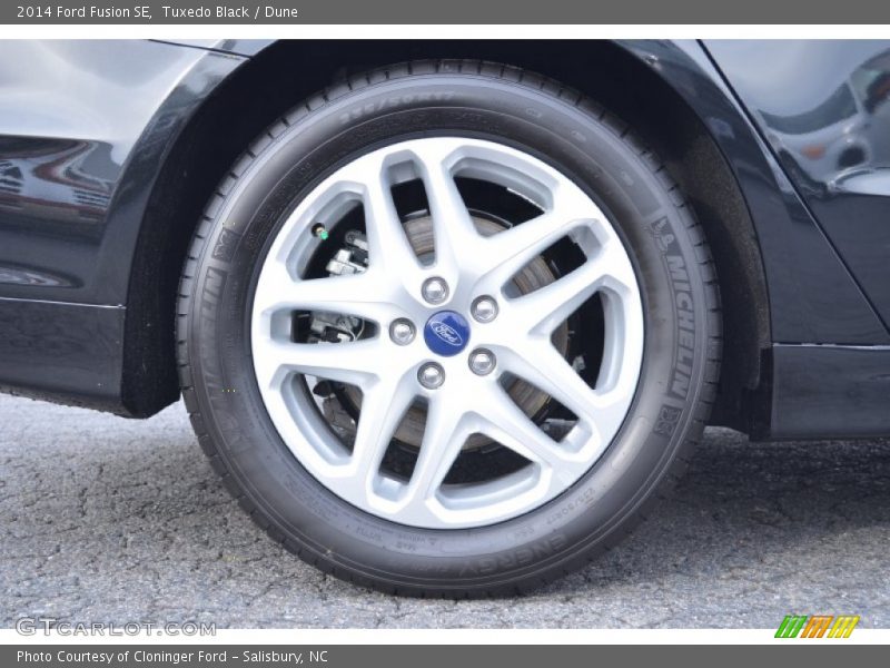 Tuxedo Black / Dune 2014 Ford Fusion SE