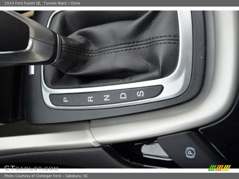 Tuxedo Black / Dune 2014 Ford Fusion SE