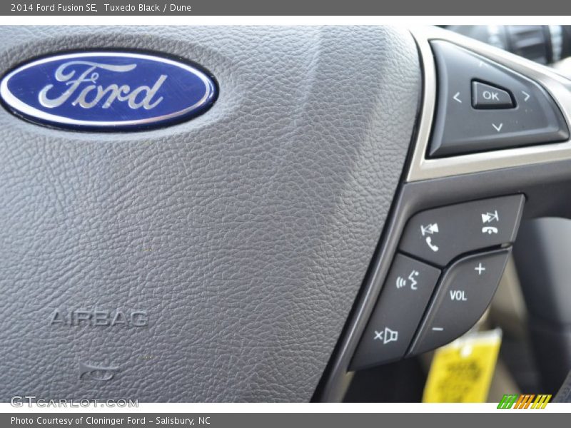 Tuxedo Black / Dune 2014 Ford Fusion SE