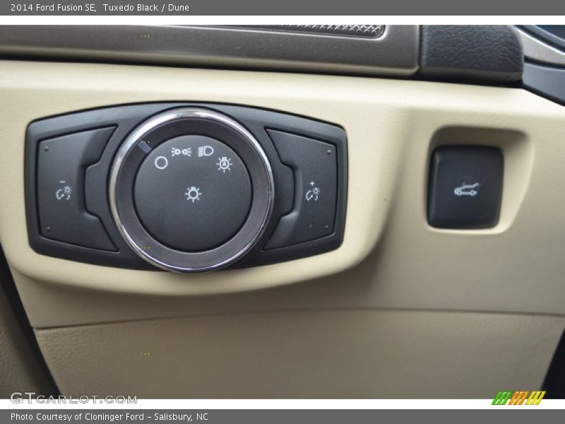 Tuxedo Black / Dune 2014 Ford Fusion SE