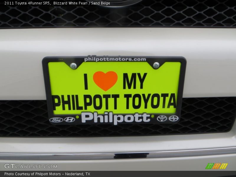 Blizzard White Pearl / Sand Beige 2011 Toyota 4Runner SR5