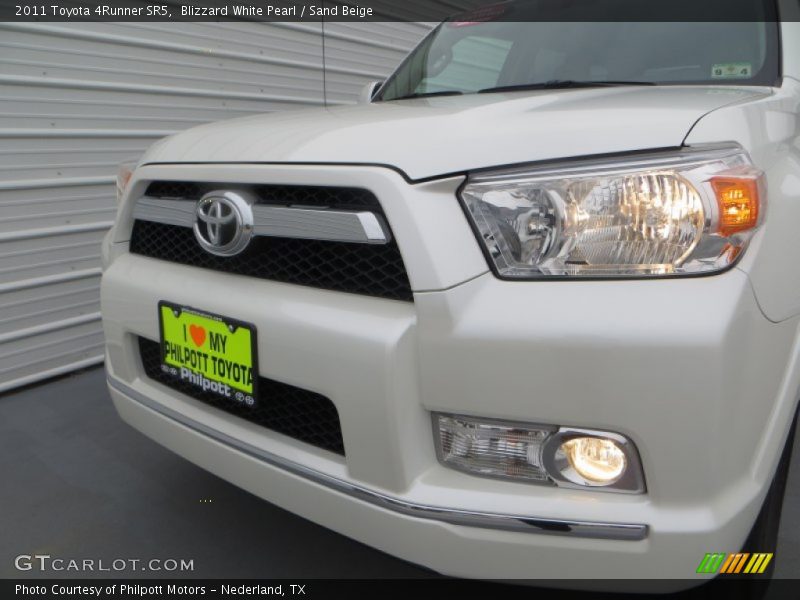Blizzard White Pearl / Sand Beige 2011 Toyota 4Runner SR5