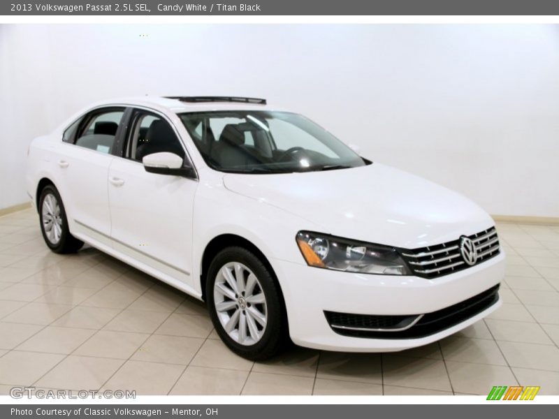 Candy White / Titan Black 2013 Volkswagen Passat 2.5L SEL